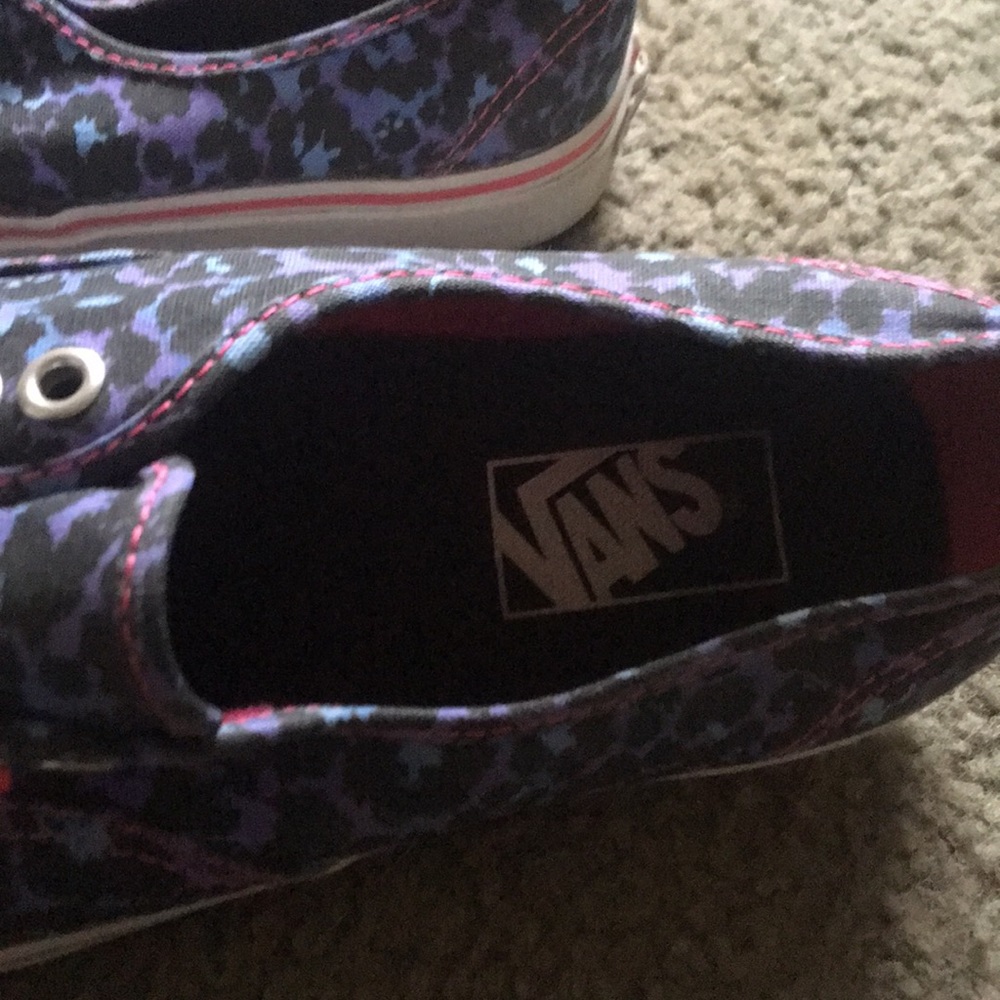 Vans - Picture 3 of 6